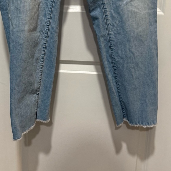 Torrid Jeans Cropped Boyfriend Distressed Feel The Fit Vintage Stretch Denim - Picture 4 of 8
